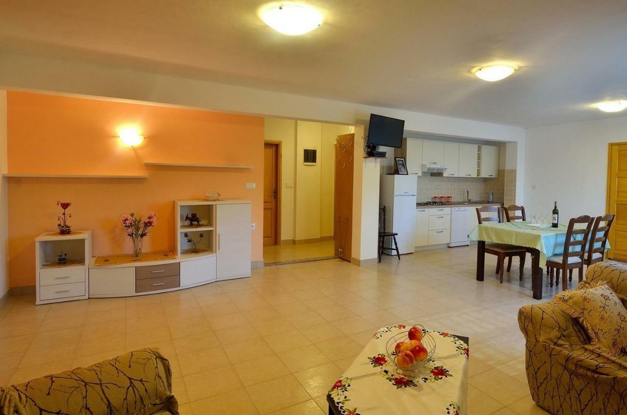 Apartment Nada With Private Pool 부젯 외부 사진