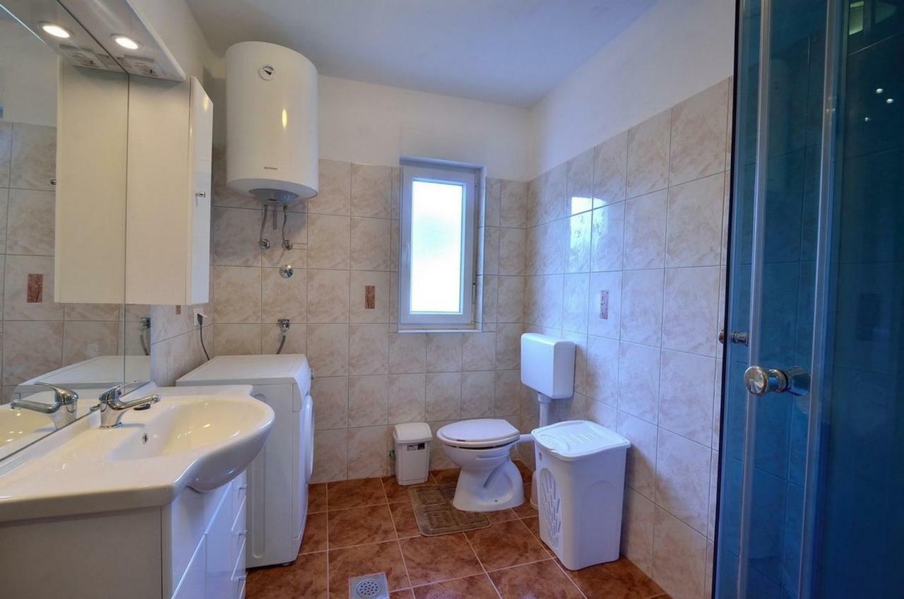 Apartment Nada With Private Pool 부젯 외부 사진