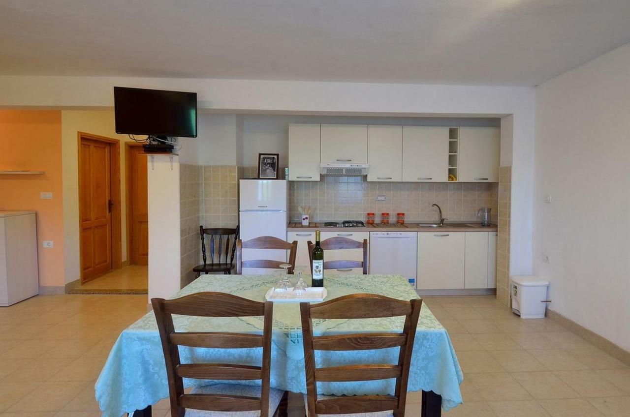 Apartment Nada With Private Pool 부젯 외부 사진